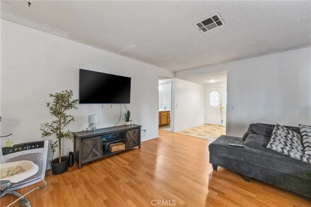 1226 Lucerne Drive, Hemet, California 92543 home-pic-5